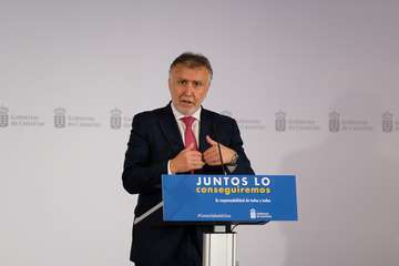 Torres participó este domingo en una videoconferencia con el presidente del Gobierno de España y presidentes autonómicos y luego compareció ante la prensa (Foto TA)