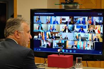 Torres participó este domingo en una videoconferencia con el presidente del Gobierno de España y presidentes autonómicos y luego compareció ante la prensa (Foto TA)