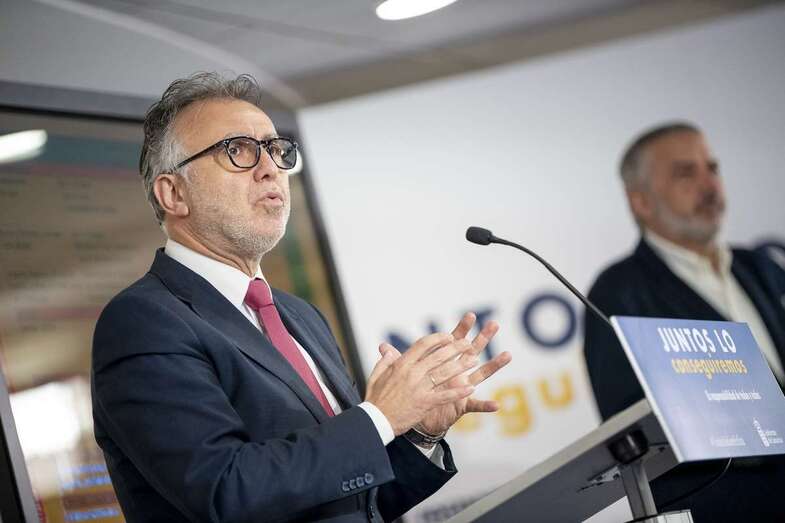 Comparencia del presidente del Gobierno y del asesor Lluis Serra (Foto TA)