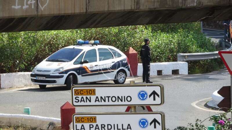 Control policial en una carretera de Telde para verificar el cumplimiento del confinamiento (Foto TA)