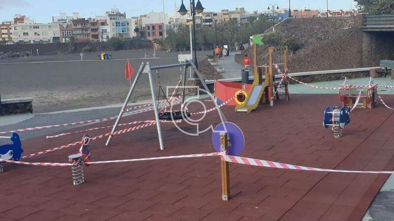 Parque infantil de Melenara, cerrado al público (Foto TA)