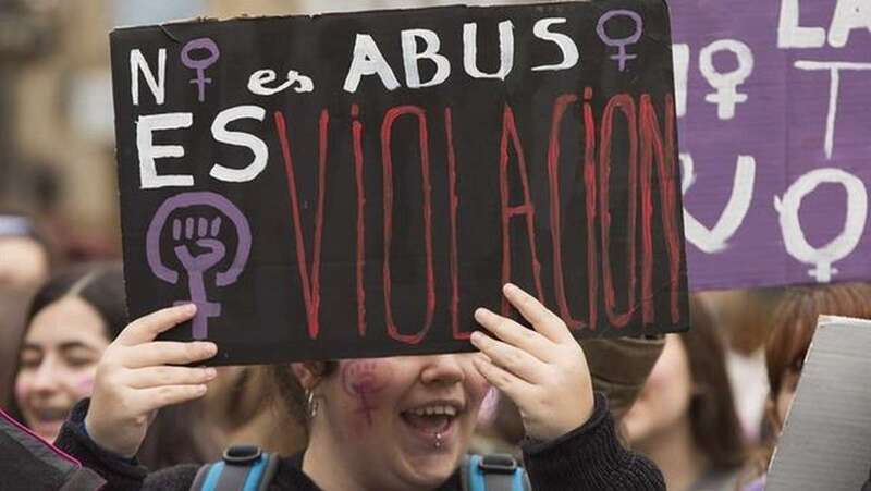Protesta contra las violaciones (Foto TA)