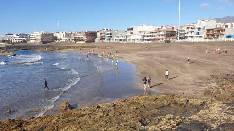 Paseos matutinos en la playa de Salinetas (Foto TA)