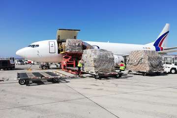Canarias recibe dos nuevos aviones con suministros sanitarios (Foto TA)