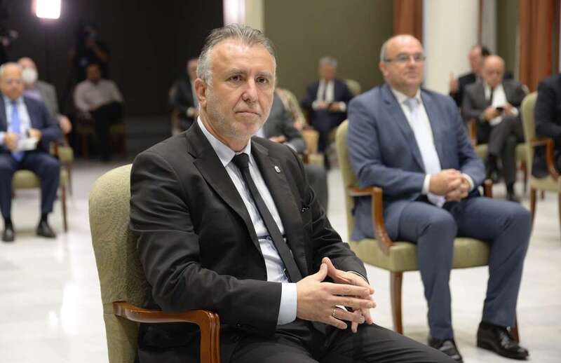  Ángel Víctor Torres asiste al acto de reconocimiento de la sociedad isleña por su respuesta ante la pandemia que se celebra en el Parlamento de Canarias por el  Día de Canarias  (Foto Acfi Press)