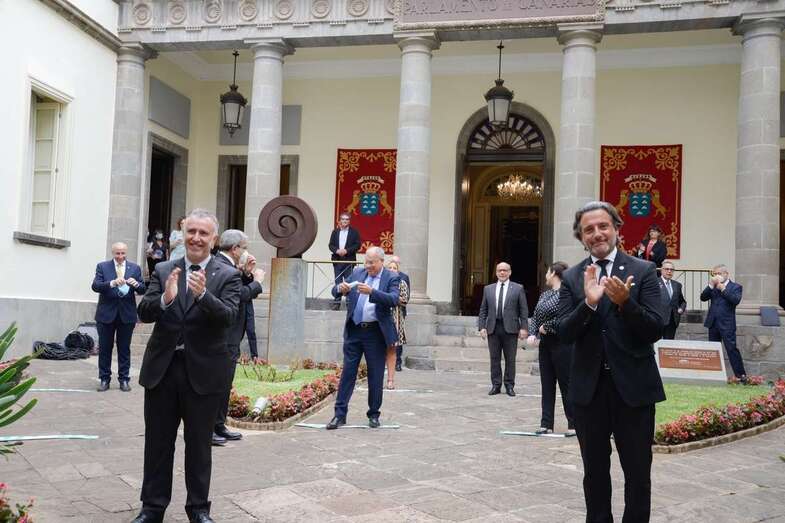 La firma del documento tuvo lugar este sábado en el Parlamento canario (Foto Acfi Press)