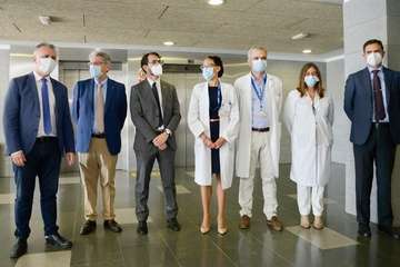 El presidente de Canarias, Ángel Víctor Torres, y el consejero de Sanidad, Julio Pérez, en una visita al Hospital de La Candelaria (Foto Acfi Press)