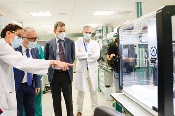 El presidente de Canarias, Ángel Víctor Torres, y el consejero de Sanidad, Julio Pérez, en una visita al Hospital de La Candelaria (Foto Acfi Press)
