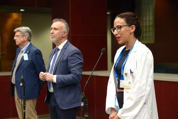 El presidente de Canarias, Ángel Víctor Torres, y el consejero de Sanidad, Julio Pérez, en una visita al Hospital de La Candelaria (Foto Acfi Press)