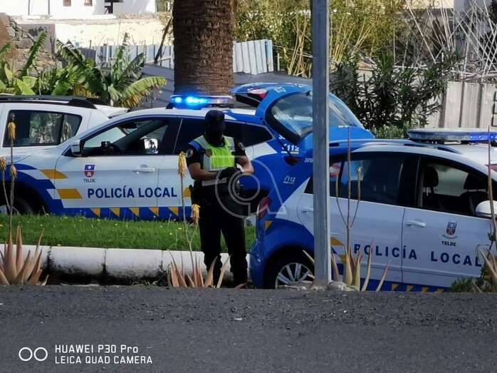 Control de la Policía Local en Telde durante el estado de alarma (Foto TA)