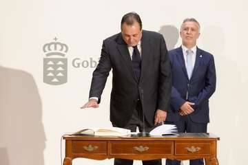  Toma de posesión de los nuevos consejeros de Sanidad y Educación (Foto Acfi Press)