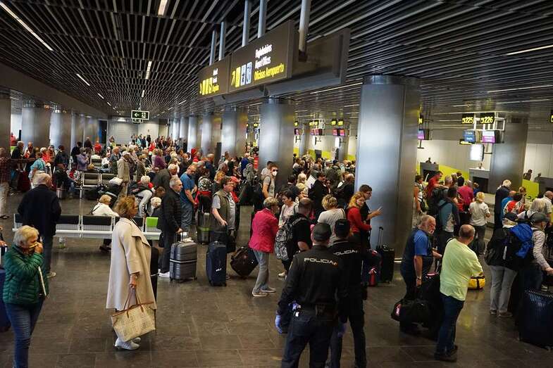 Imagen de turistas en el Aeropuerto de Gran Canaria (Foto TA)