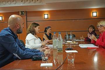 Reunión de la consejera de Empleo del Gobierno de Canarias, Elena Máñez, con representantes de la Fecam (Foto Acfi Press)