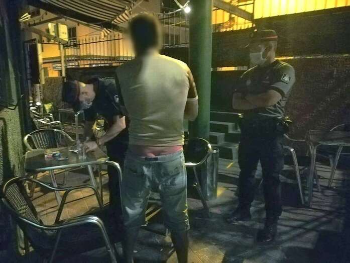 Imagen de una actuación de la Policía Canaria en un local de ocio (Foto TA)