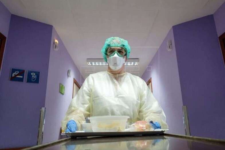 Imagen de archivo de la planta 8 del Materno-Infantil, mientras estuvo reservada para pacientes con covid-19 (Foto EFE / Ángel Medina G.)