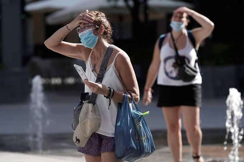 Personas con mascarillas/Multimedia.