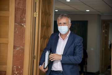 Canarias suspende eventos de más de 10 personas e impone la mascarilla obligatoria en el trabajo/Acfi Press.