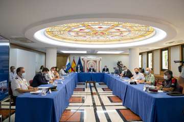 Canarias suspende eventos de más de 10 personas e impone la mascarilla obligatoria en el trabajo/Acfi Press.