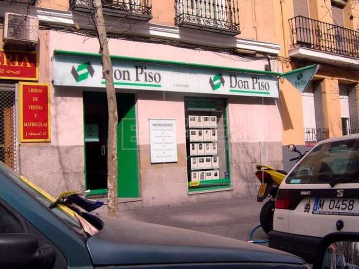 En el segundo trimestre se registraron 2.574 operaciones de compraventa de viviendas en las Islas (Foto EFE / Paloma Puente)