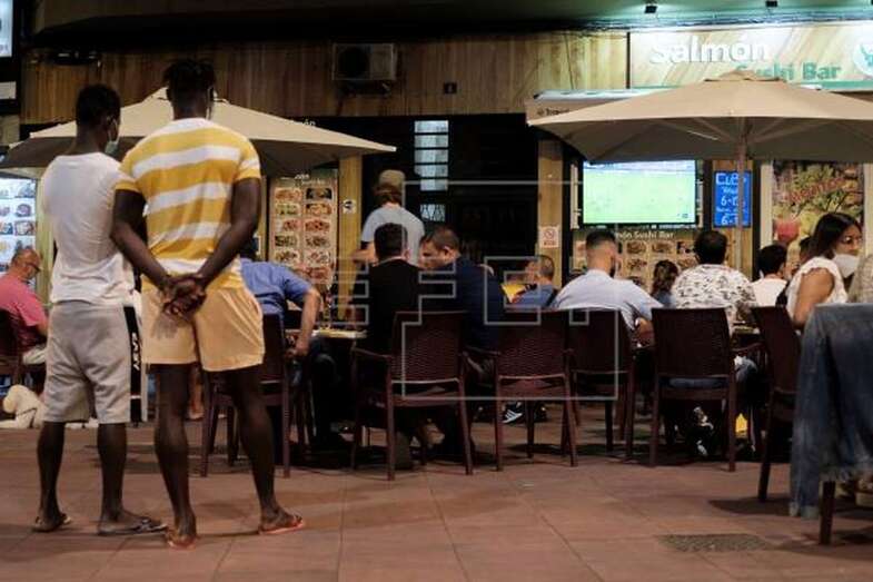 Imagen de archivo de una terraza en Las Palmas de Gran Canaria (Foto EFE / Ángel Medina G.)