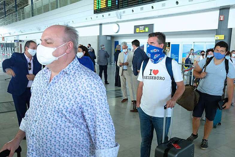 Viajero en un aeropuerto canario/TA.