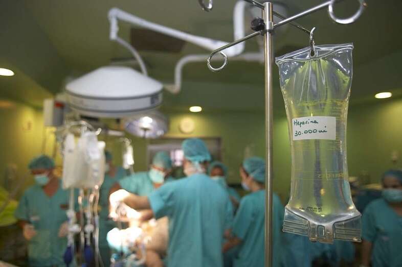 Imagen de archivo de una intervención quirúrgica en el Hospital Doctor Negrín (Foto TA)