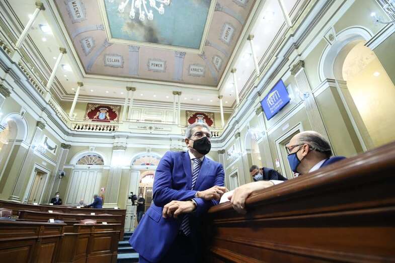 Román Rodríguez, vicepresidente y consejero de Hacienda, hoy en el Parlamento canario/TA.