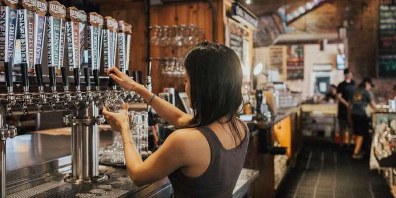 Imagen de archivo de un pub/Multimedia.