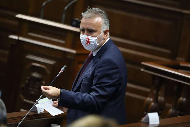 El presidente de Canarias, Ángel Víctor Torres, este martes en el Parlamento (Foto TA)