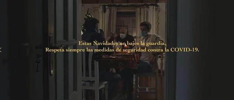 La pieza audiovisual muestra a una familia que se reúne para celebrar una cena en Navidad (Foto TA)
