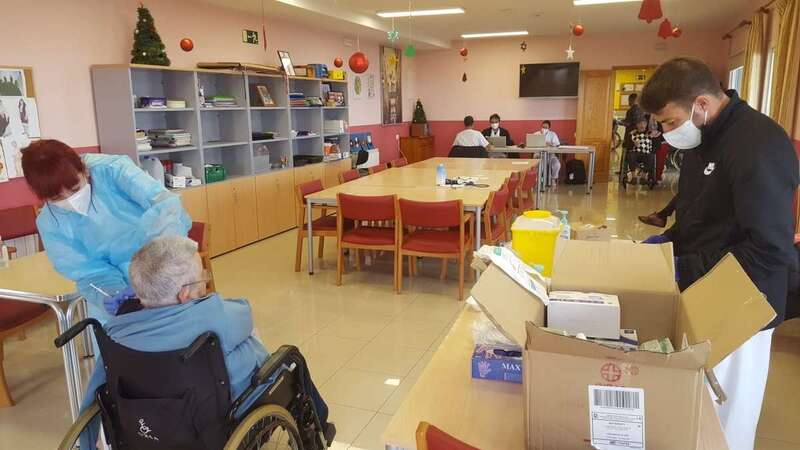 Vacunación en un centro sociosanitario/TA.