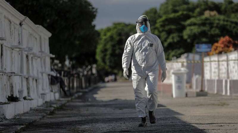 Desinfección de un cementerio/RTVE.