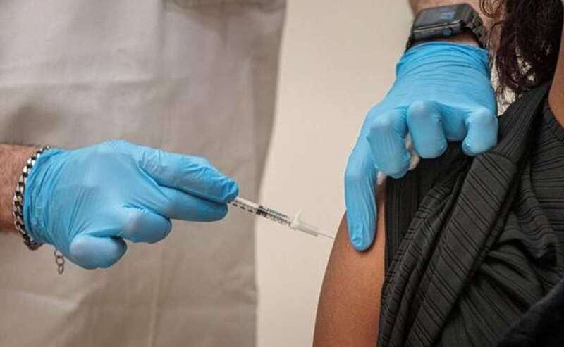 Imagen de archivo de una vacunación / Canarias7