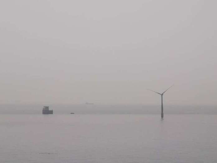 La costa de Jinámar, bajo los efectos de la calima / Canarias7 Arcadio Suárez