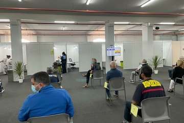 Vacunación de agentes de la Policía Local y bomberos de la capital grancanaria/TA.