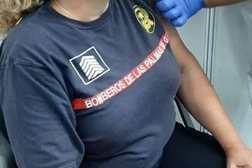 Vacunación de agentes de la Policía Local y bomberos de la capital grancanaria/TA.
