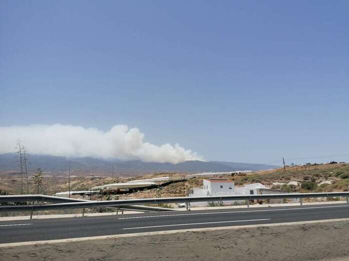 Imagen del incendio / @BomberosTF