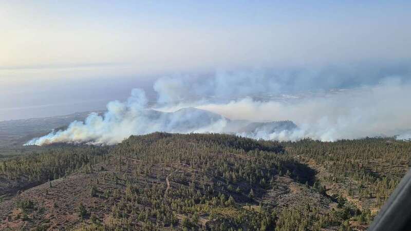 El incendio afecta ya a al menos 750 hectáreas de terreno / TA