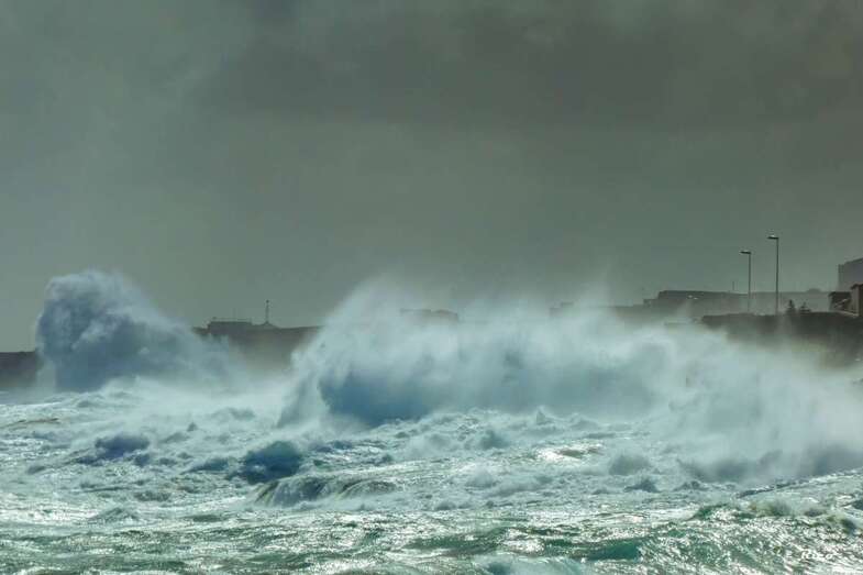Imagen de archivo de un temporal marítimo en la costa de Telde / TA