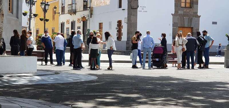 Grupo de personas con mascarillas en la plaza de San Juan/TA.