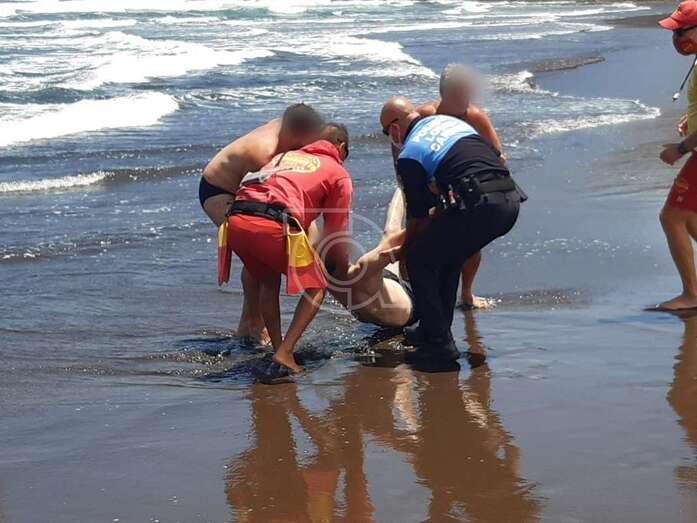 Imagen de archivo de un ahogamiento en una playa de Telde / TA