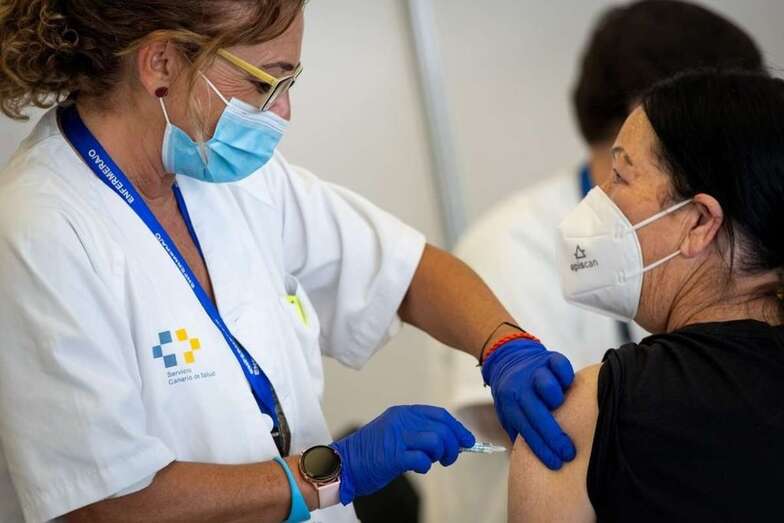 Vacunación contra la Covid/TA.