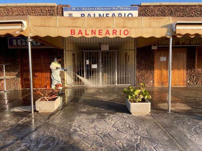 Imagen de archivo de labores de desinfección en Telde/TA.