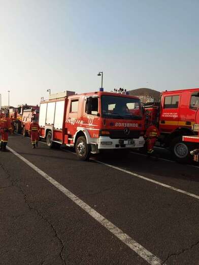 Unidades de bomberos y de la UME preparadas para zarpar en dirección a La Palma/TA.