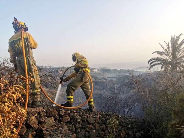 Trabajos de extinción del incendio de La Palma/TA.