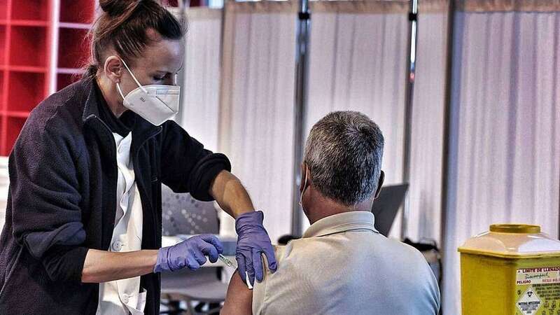 Vacunación contra la Covid/TA.