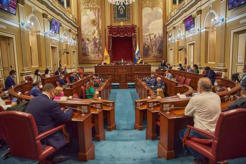 Imagen de la sesión del Parlamento de Canarias celebrada este martes / TA