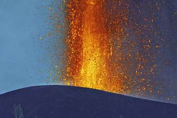 Imágenes nocturnas de la erupción de La Palma/Acfi Press.