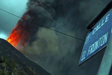 Imágenes nocturnas de la erupción de La Palma/Acfi Press.