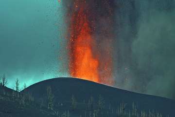 Imágenes nocturnas de la erupción de La Palma/Acfi Press.